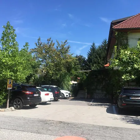 Am Campus Velden לינה וארוחת בוקר וולדן אם וורתרסי