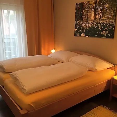 Am Campus Velden 住宿加早餐酒店 3*