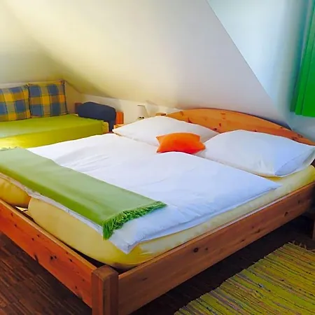 Am Campus Velden 住宿加早餐酒店 3*